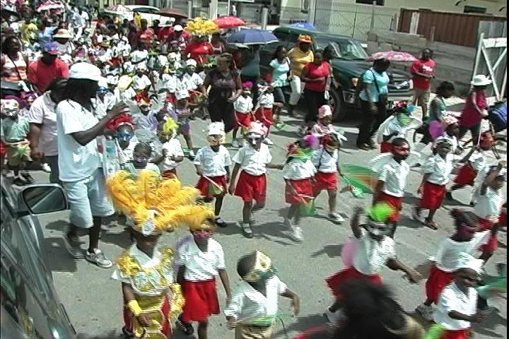 Kidee’s costume parade hits streets of New Amsterdam